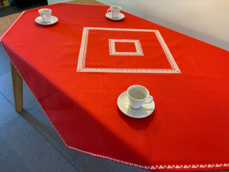 Ubrus červený - bílý čtverec (č. 16)