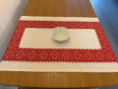 Ubrus bílý - široký červený vzor (č. 36)